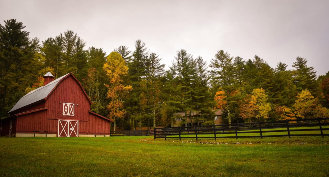 Preserved farmland could generate renewable energy for neighboring properties under bipartisan bill